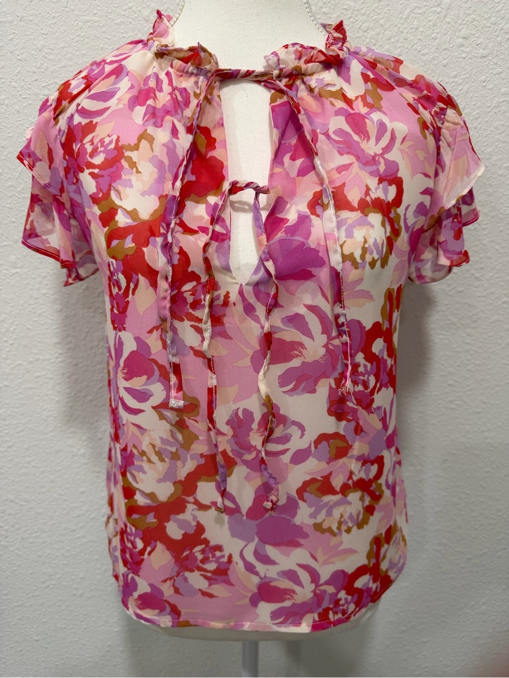 STEVE MADDEN Blurry Floral Ruffle Top NWT - Picture 2 of 7